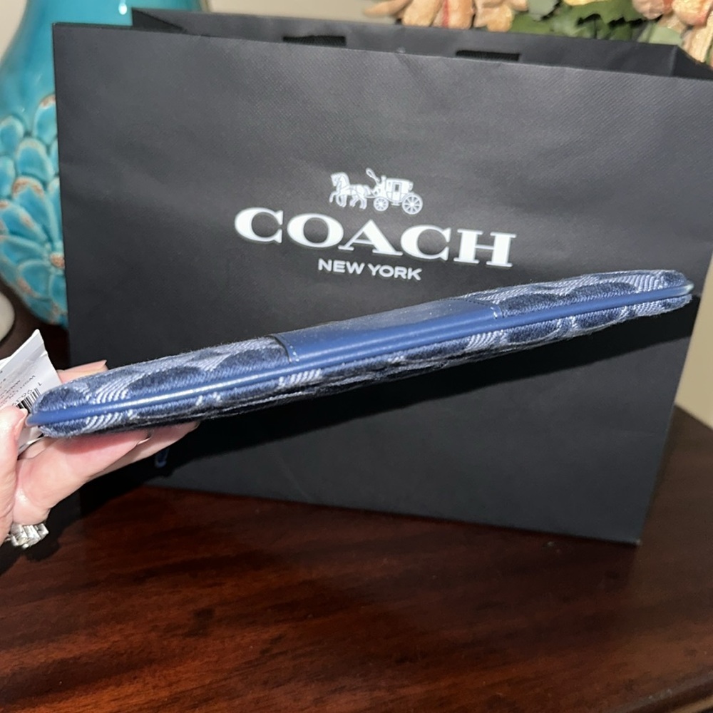 Coach Essential Wristlet in Signature Denim NWT - Picture 5 of 9